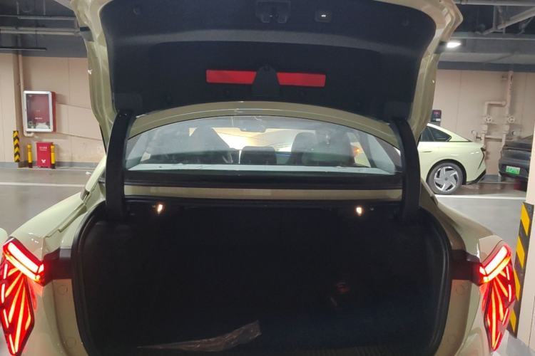 Used Hongqi EH7 2025 690 Smart Selection Edition Trunk