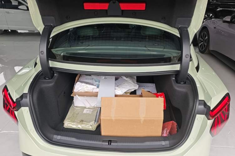 Used Hongqi EH7 2025 690 Smart Selection Edition Trunk