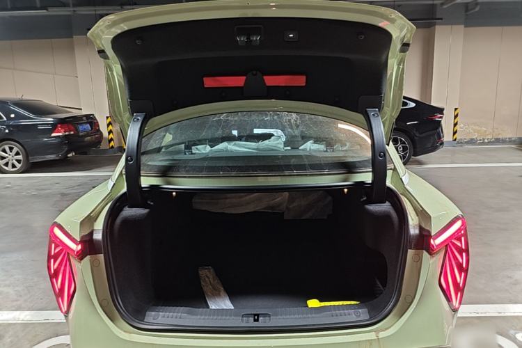 Used Hongqi EH7 2025 690 Smart Selection Edition Trunk