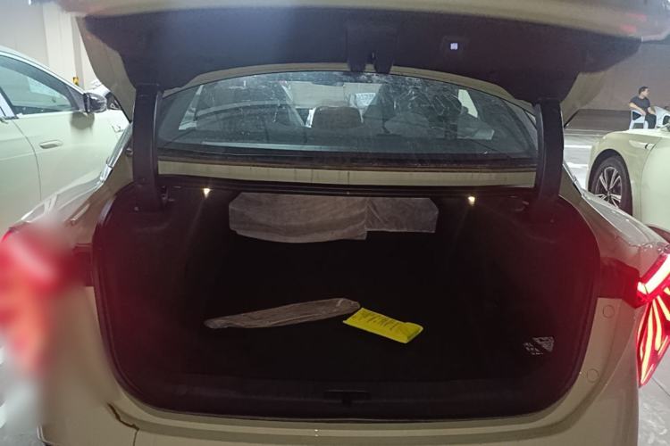 Used Hongqi EH7 2025 690 Smart Selection Edition Trunk