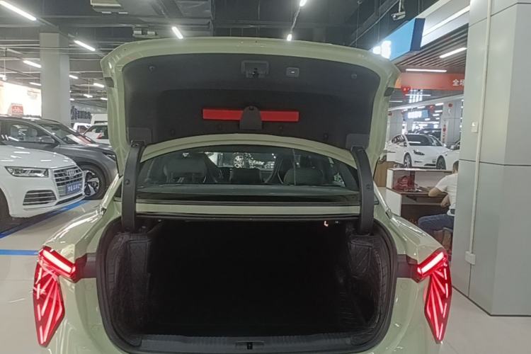 Used Hongqi EH7 2025 690 Smart Selection Edition Trunk