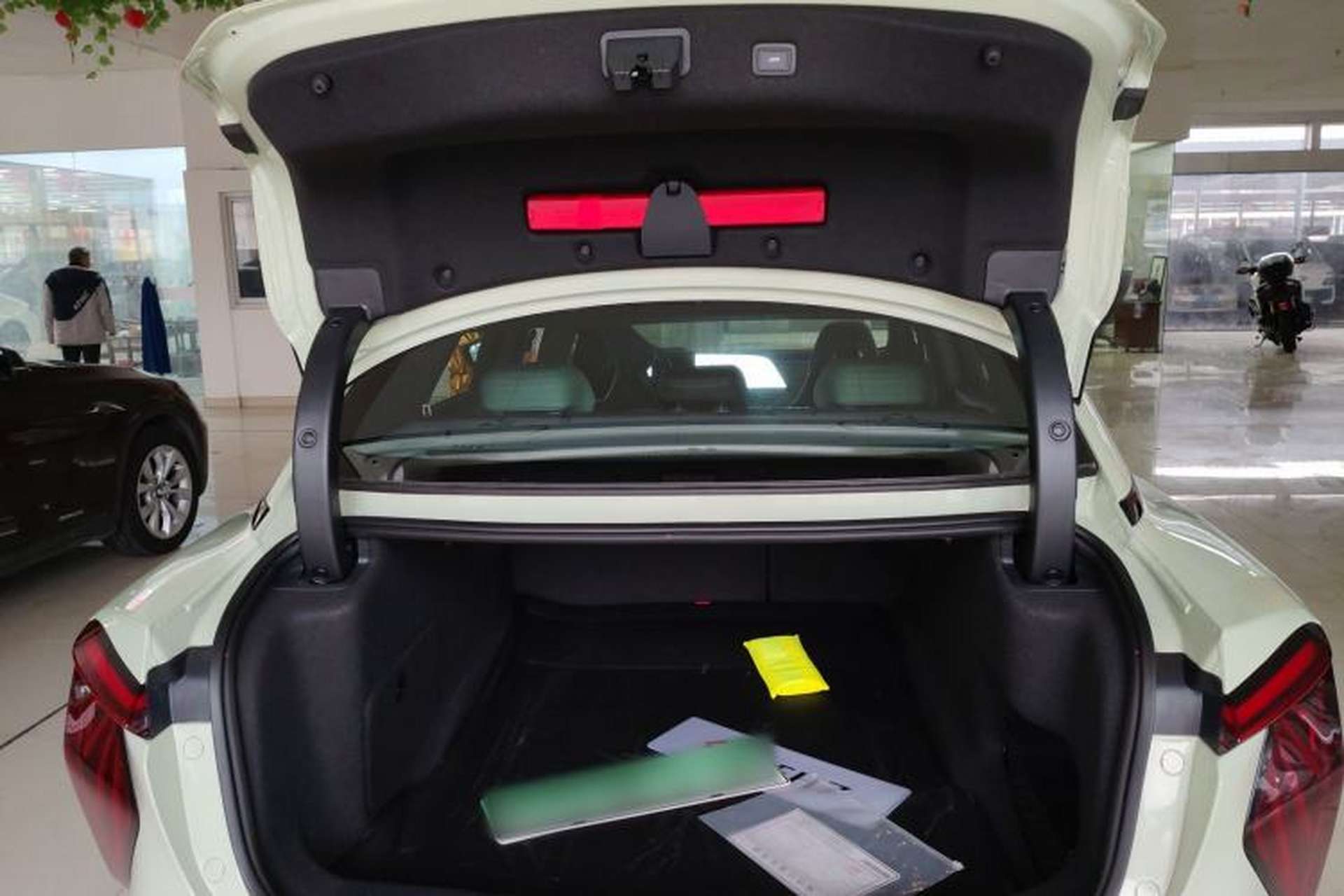 Used Hongqi EH7 2025 690 Smart Selection Edition Trunk