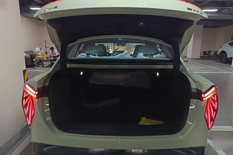 Used Hongqi EH7 2025 690 Smart Selection Edition Trunk