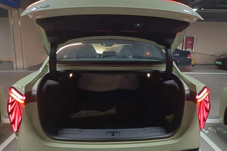 Used Hongqi EH7 2025 690 Smart Selection Edition Trunk