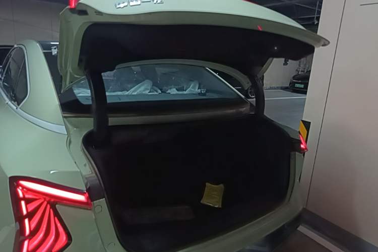 Used Hongqi EH7 2025 690 Smart Selection Edition Trunk