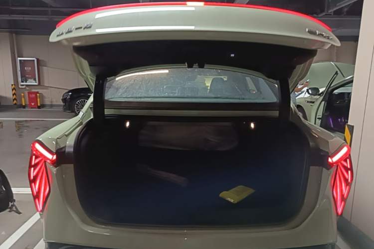 Used Hongqi EH7 2025 690 Smart Selection Edition Trunk