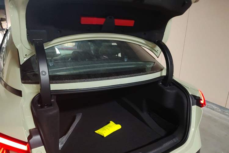 Used Hongqi EH7 2025 600 Smart Selection Edition Trunk