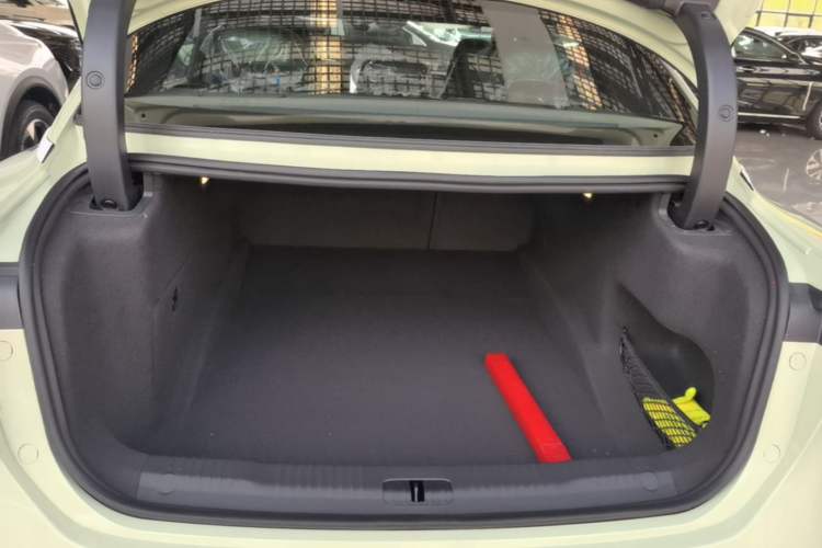 Used Hongqi EH7 2025 600 Smart Selection Edition Trunk