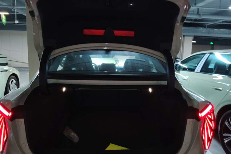 Used Hongqi EH7 2025 600 Smart Selection Edition Trunk
