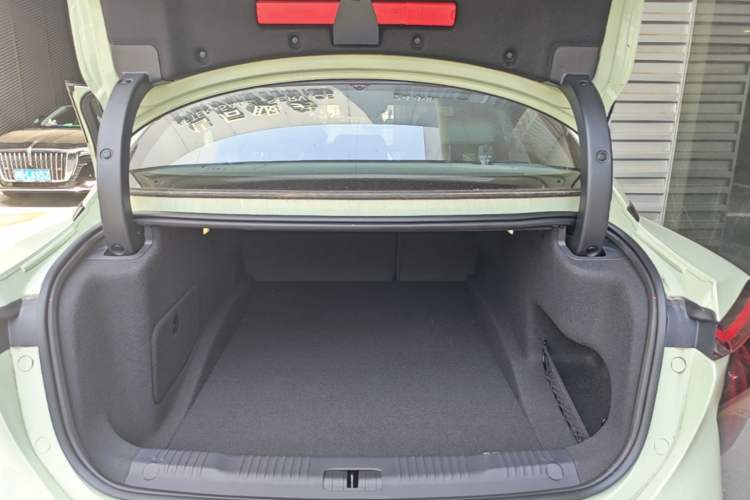 Used Hongqi EH7 2025 690 Smart Selection Edition Trunk