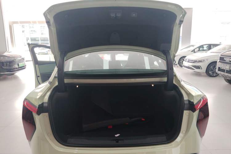 Used Hongqi EH7 2025 690 Smart Selection Edition Trunk