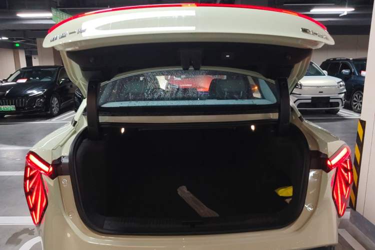 Used Hongqi EH7 2025 600 Smart Selection Edition Trunk