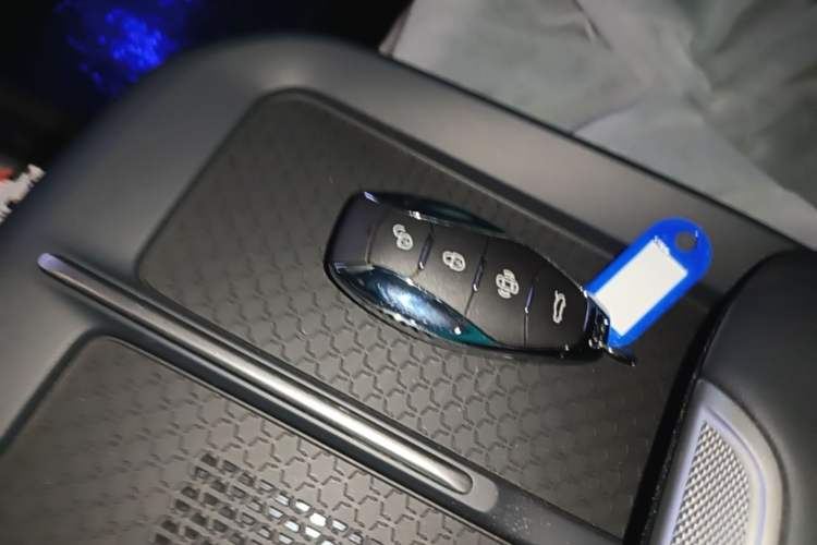 Used Hongqi EH7 2025 690 Smart Selection Edition Vehicle Key