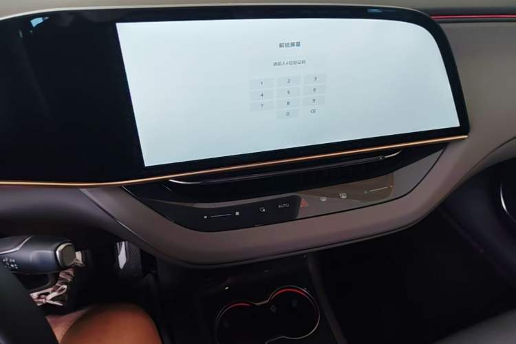 Used Hongqi EH7 2025 640 All-Wheel Drive Smart Selection Edition Audio And AC Panel