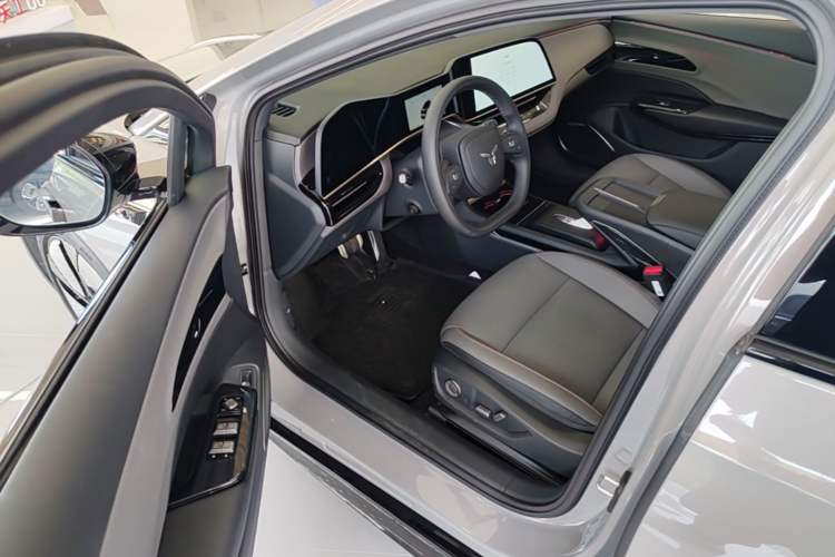 Used Hongqi EH7 2025 640 All-Wheel Drive Smart Selection Edition Driver Seat