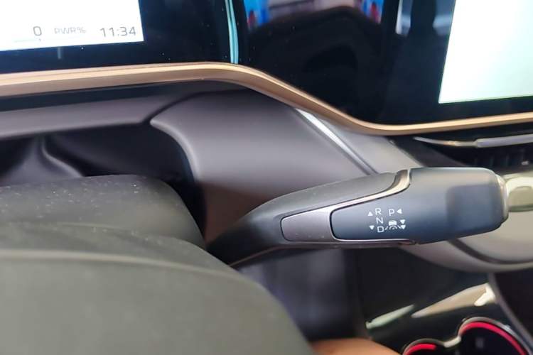 Used Hongqi EH7 2025 640 All-Wheel Drive Smart Selection Edition Gear Lever