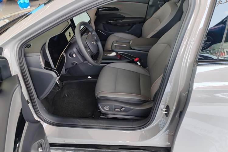 Used Hongqi EH7 2025 640 All-Wheel Drive Smart Selection Edition Left Front Seat