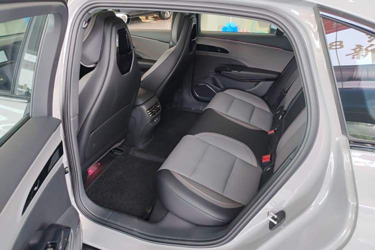 Used Hongqi EH7 2025 640 All-Wheel Drive Smart Selection Edition Left Rear Seat