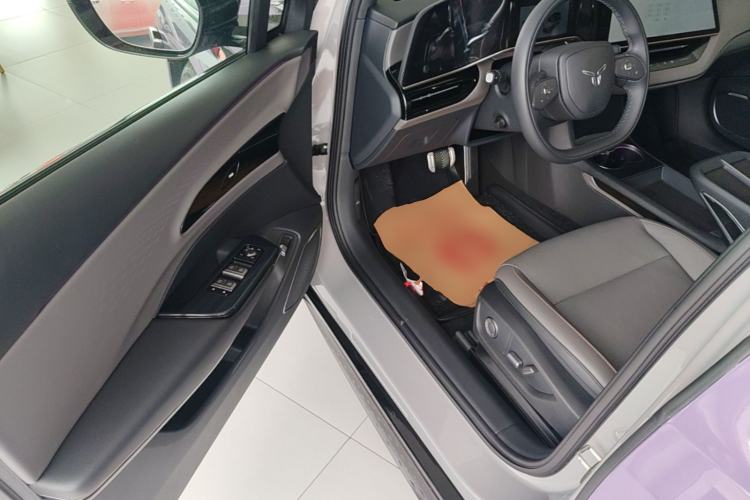 Used Hongqi EH7 2025 640 All-Wheel Drive Smart Selection Edition Driver Seat