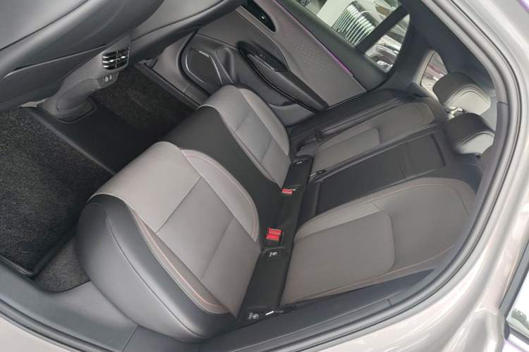 Used Hongqi EH7 2025 640 All-Wheel Drive Smart Selection Edition Left Rear Seat