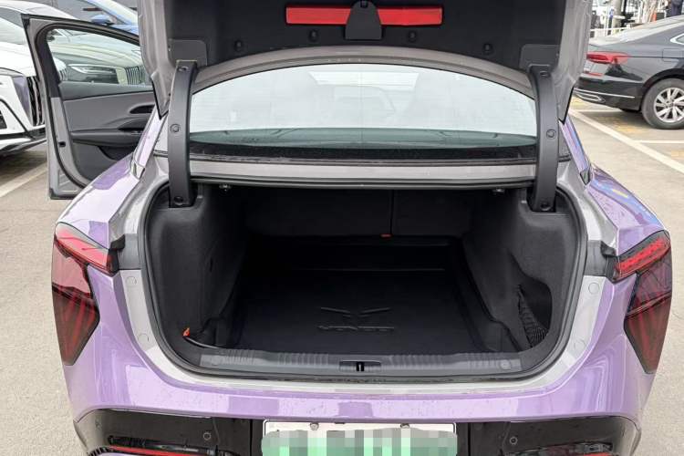 Used Hongqi EH7 2025 640 All-Wheel Drive Smart Selection Edition Trunk