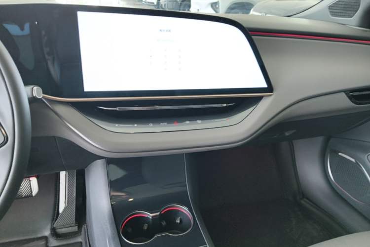 Used Hongqi EH7 2025 640 All-Wheel Drive Smart Selection Edition Audio And AC Panel