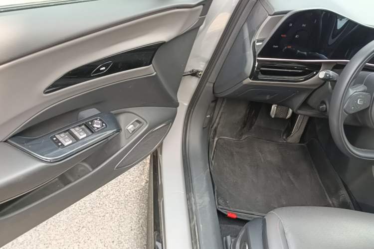 Used Hongqi EH7 2025 640 All-Wheel Drive Smart Selection Edition Driver Seat
