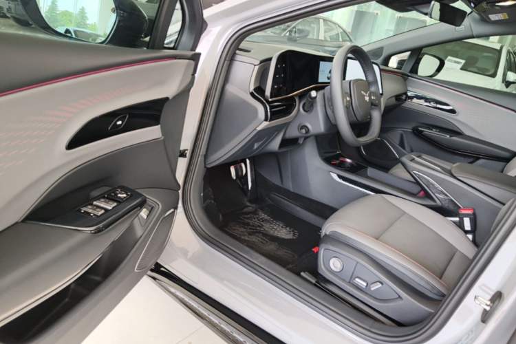 Used Hongqi EH7 2025 640 All-Wheel Drive Smart Selection Edition Driver Seat
