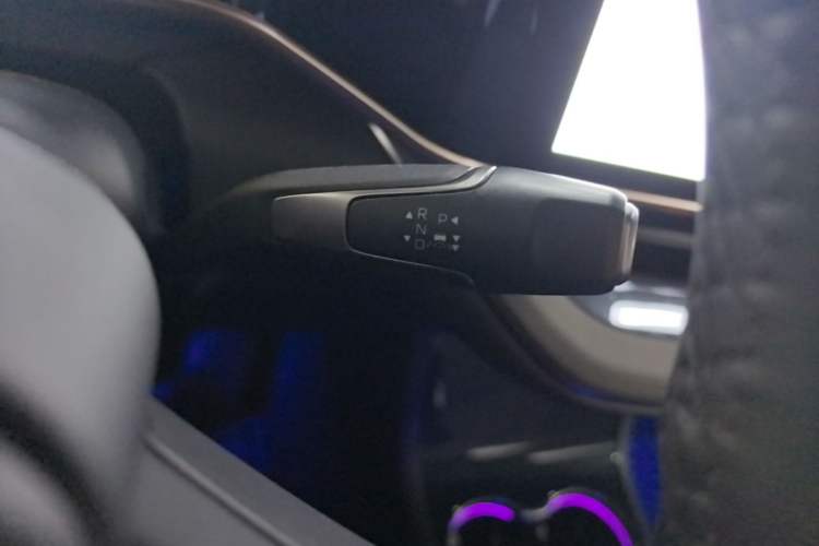 Used Hongqi EH7 2025 640 All-Wheel Drive Smart Selection Edition Gear Lever