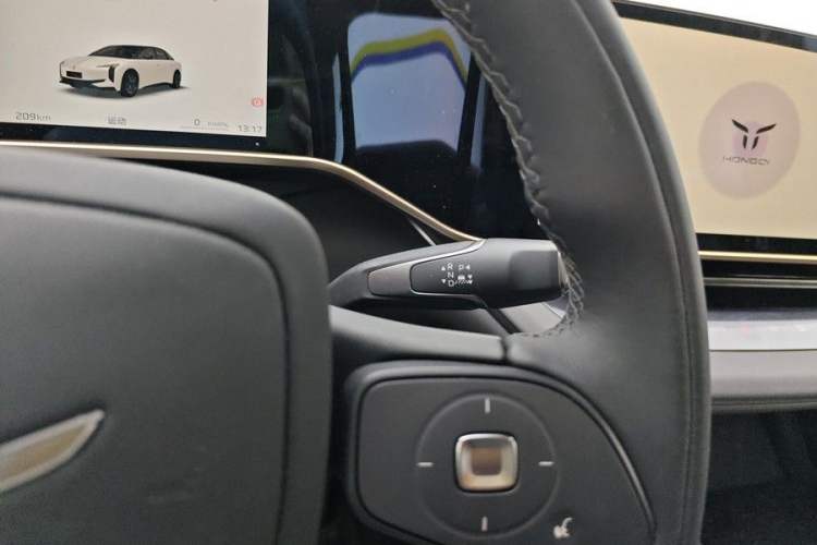 Used Hongqi EH7 2025 640 All-Wheel Drive Smart Selection Edition Interior 4