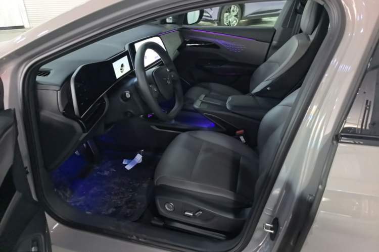 Used Hongqi EH7 2025 640 All-Wheel Drive Smart Selection Edition Left Front Seat