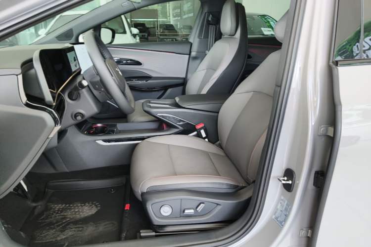Used Hongqi EH7 2025 640 All-Wheel Drive Smart Selection Edition Left Front Seat