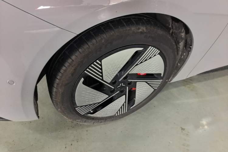 Used Hongqi EH7 2025 640 All-Wheel Drive Smart Selection Edition Left Front Wheel Hub