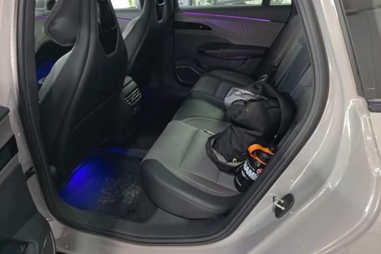 Used Hongqi EH7 2025 640 All-Wheel Drive Smart Selection Edition Left Rear Seat