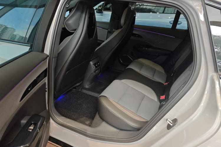 Used Hongqi EH7 2025 640 All-Wheel Drive Smart Selection Edition Left Rear Seat
