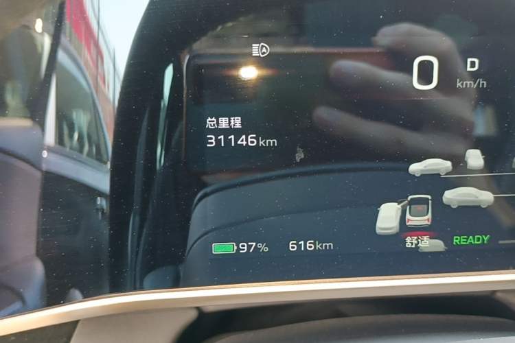 Used Hongqi EH7 2025 640 All-Wheel Drive Smart Selection Edition Odometer Close Up