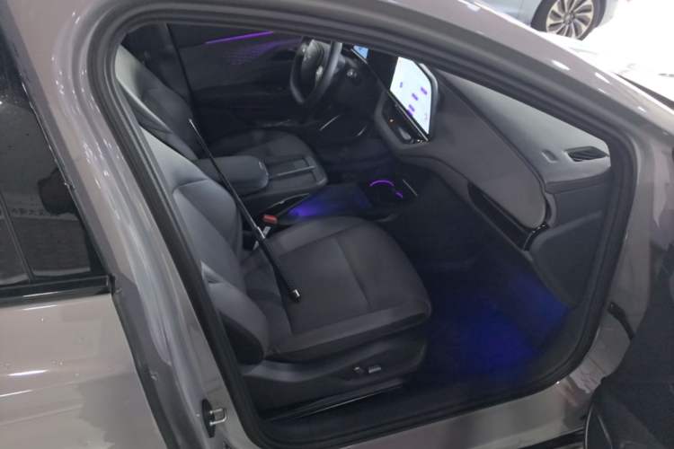 Used Hongqi EH7 2025 640 All-Wheel Drive Smart Selection Edition Right Front Seat