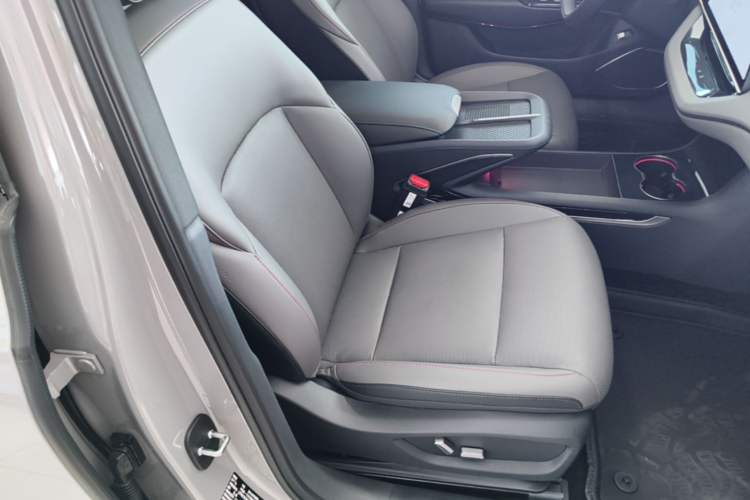 Used Hongqi EH7 2025 640 All-Wheel Drive Smart Selection Edition Right Front Seat