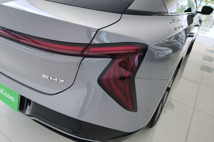 Used Hongqi EH7 2025 640 All-Wheel Drive Smart Selection Edition Right Rear Taillight