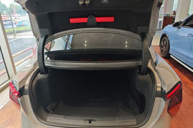 Used Hongqi EH7 2025 640 All-Wheel Drive Smart Selection Edition Trunk