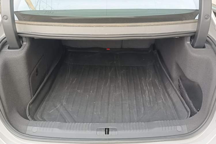 Used Hongqi EH7 2025 640 All-Wheel Drive Smart Selection Edition Trunk