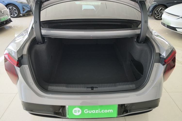 Used Hongqi EH7 2025 640 All-Wheel Drive Smart Selection Edition Trunk