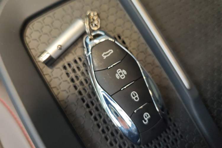 Used Hongqi EH7 2025 640 All-Wheel Drive Smart Selection Edition Vehicle Key