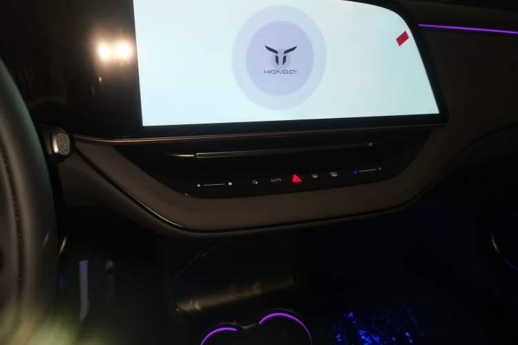 Used Hongqi EH7 2025 600 Smart Selection Edition Audio And AC Panel