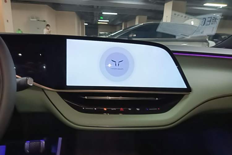 Used Hongqi EH7 2025 690 Smart Selection Edition Audio And AC Panel