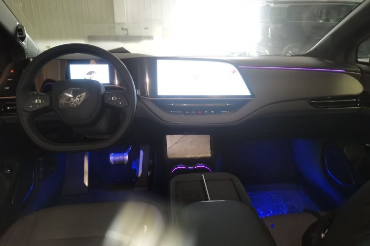 Used Hongqi EH7 2025 600 Smart Selection Edition Center Console