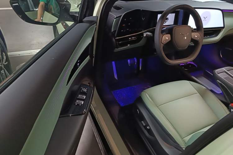 Used Hongqi EH7 2025 690 Smart Selection Edition Driver Seat