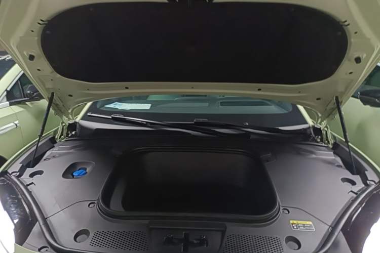 Used Hongqi EH7 2025 690 Smart Selection Edition Engine Bay