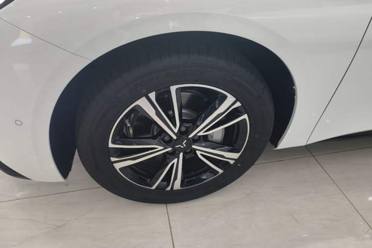 Used Hongqi EH7 2025 690 Smart Selection Edition Left Front Wheel Hub
