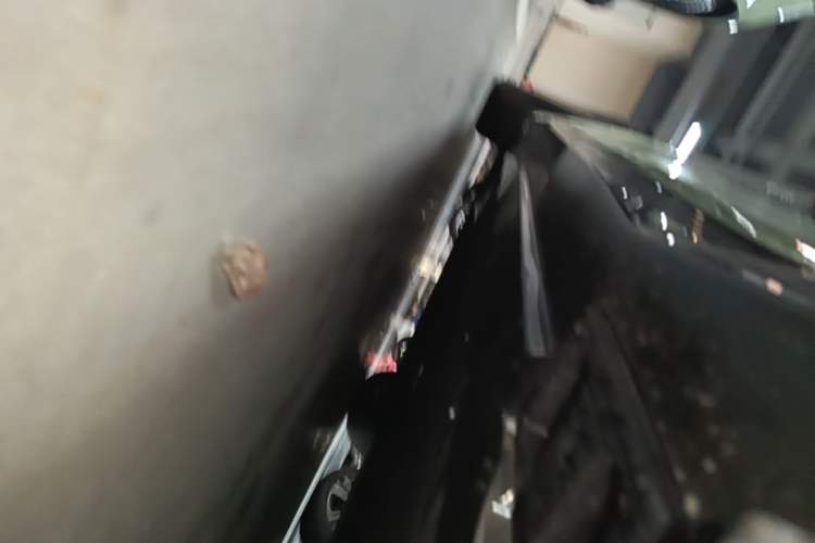 Used Hongqi EH7 2025 690 Smart Selection Edition Left Side Sill